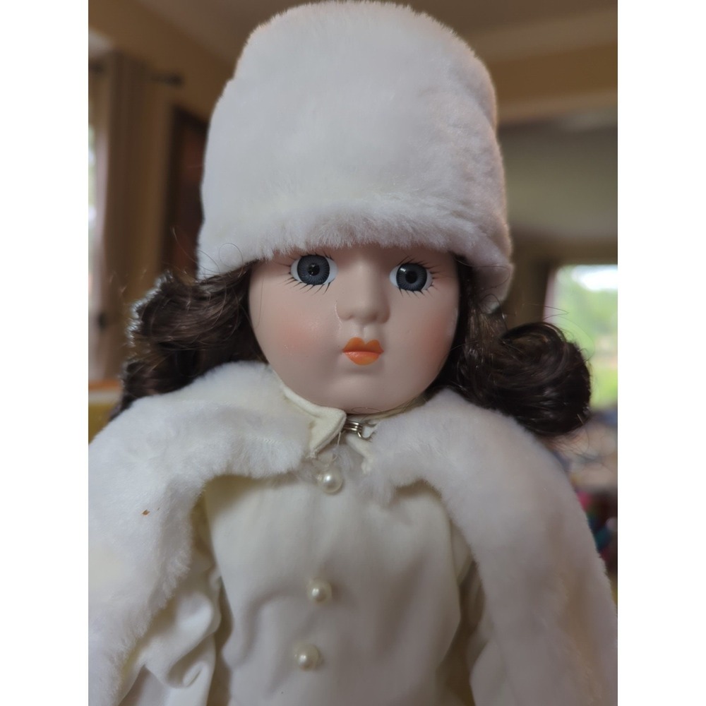 Holiday Porcelain‎ 16" Doll dark hair white winter cape dress faux fur hat muff